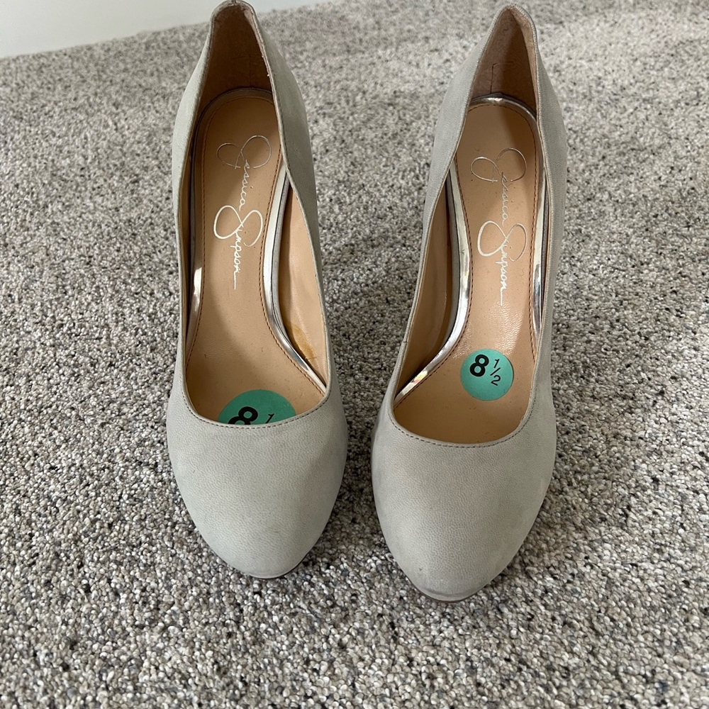 Jessica Simpson Light Gray Leather Stiletto Pumps - Picture 2 of 10